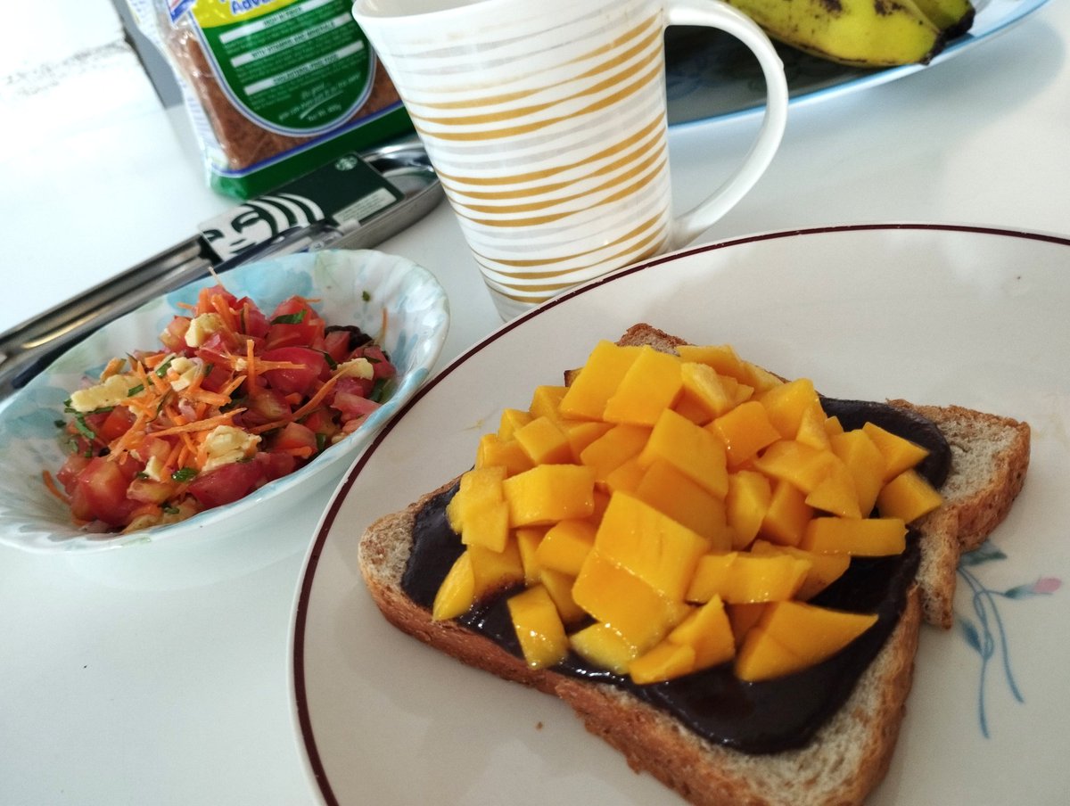 Coco___Martin's tweet image. しわしわマンゴー🥭
黄色いキューブに🟨

全粒粉パン🍞
「タブリヤ/純チョコ」の上。

フィリピンな朝ごはんデス😘

#朝ごはん #マンゴー #Tableya #全粒粉パン #海外生活 #暮らし改善 #mango #チョコ