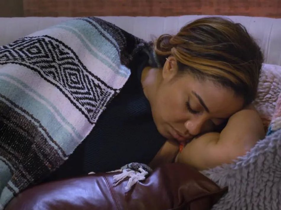 when the love is blind reunion was supposed to start at 8 but it’s 8:30