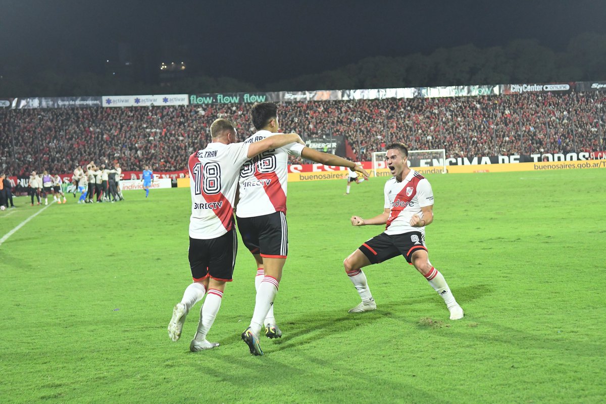 RiverPlate's tweet photo. ➕3⃣ Con los puños apretados ⚪️❤️⚪️ https://t.co/7gHlNMn02w