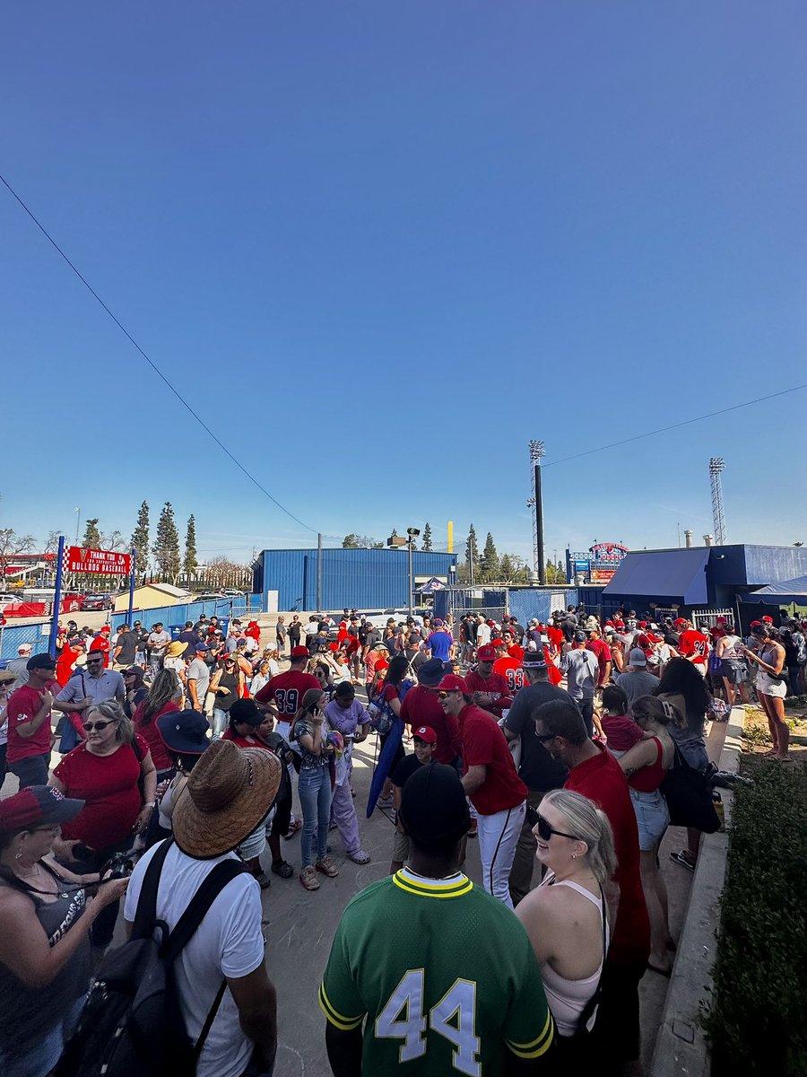 3,896 fans strong today at The Pete 🏟️

We love you, Red Wave 🫶

#GoDogs | #ForTheV