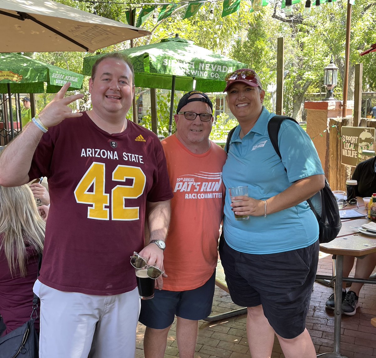 andrewtaylor09's tweet photo. Great to have some #PintsForPat at Casey Moore’s yesterday with two of the lifebloods behind #PatsRun, @baldspartan &amp; @SFsundevil! Thanks so much for all you’ve done for this amazing event &amp; the @pattillmanfnd!! #GoDevils #ForksUp #PatsRun23 #Pints4Pat #Honor42 😈🔱🍻 @GuinnessUS https://t.co/jro1f11u8N