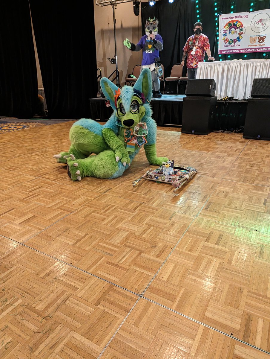 NejFrog's tweet photo. #FCL2023 the con was so wild that someone literally won the con chair at the charity auction! Thanks to all Furcationland staff and volunteers for a fantastic weekend! https://t.co/LdW9WnTjpx