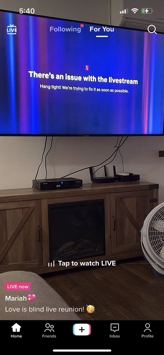 Meanwhile on Tiktok we have a live stream of a live stream that isn’t live. #LOVEISBLINDreunion #LOVEISBLINDlive