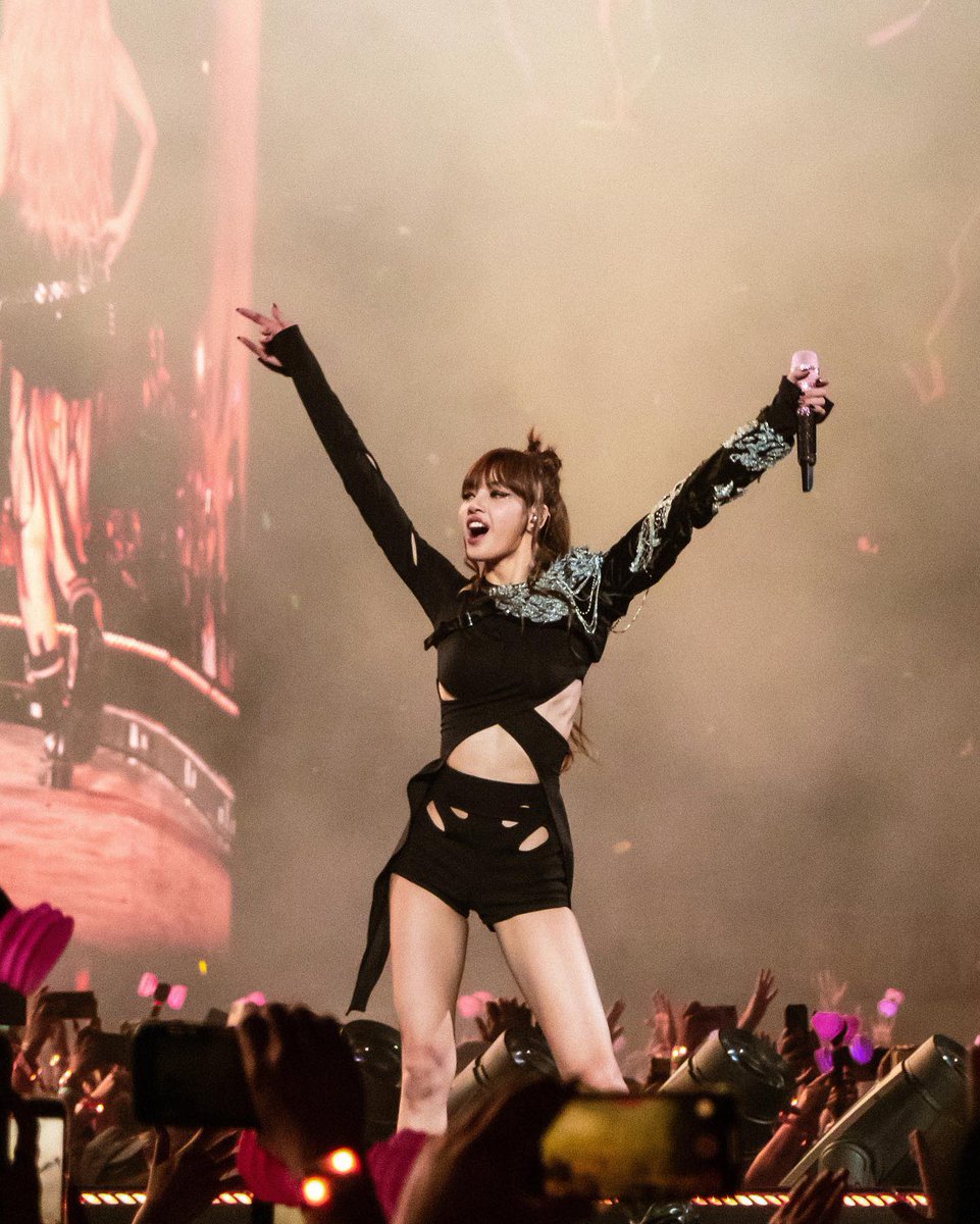 LaliceUpdates's tweet photo. 📸 @flicksbydaniel 

🔗 https://t.co/XcagfXhzUz

LISA COACHELLA COMEBACK
#LisachellaIsHere https://t.co/CMQp6UxXtC