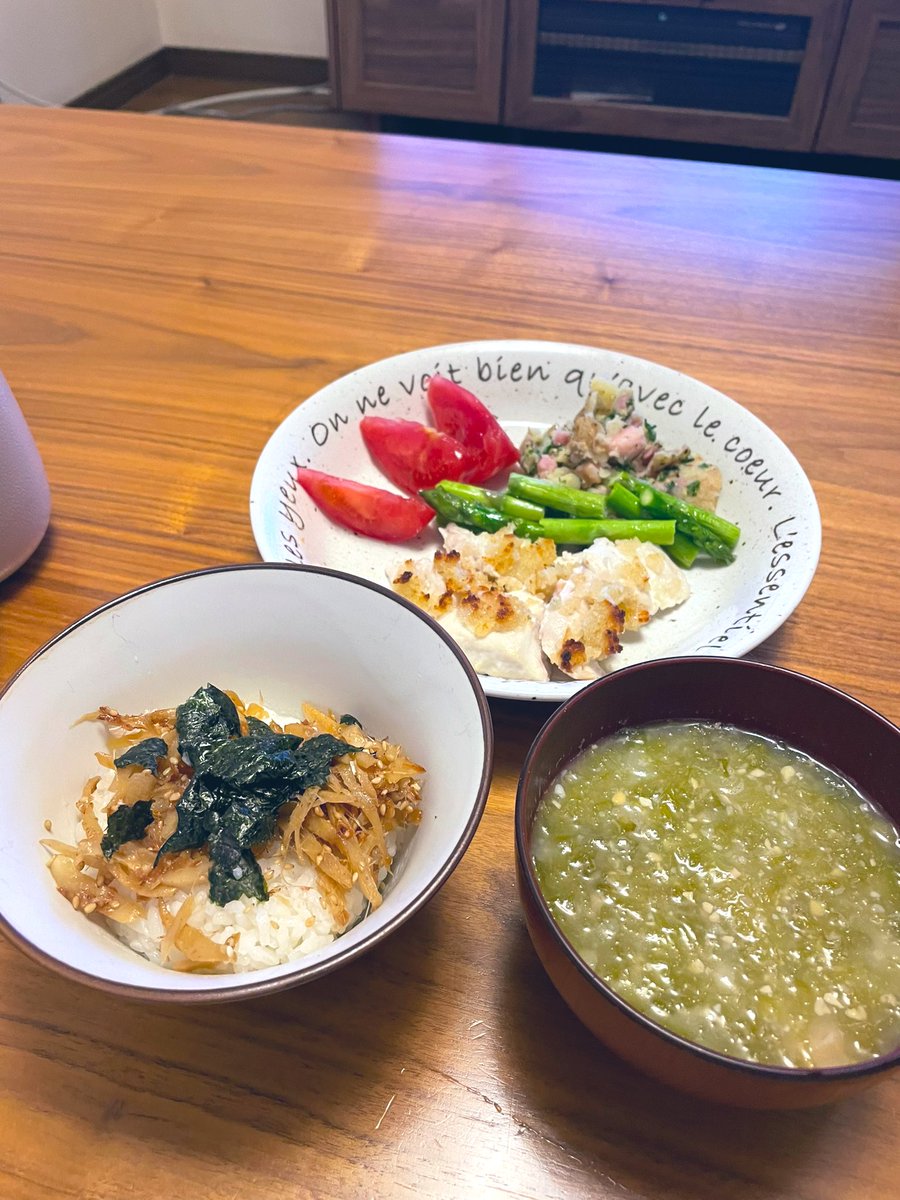 ariru04062223's tweet photo. 昨日のlesson review⑅◡̈*
ちょっと盛り付け雑🤣
お弁当を作る前の練習♪
ひとまず新生姜のふりかけ、ジャーマンポテト、ささみのゆず胡椒パン粉焼き、煮卵はまだ眠らせております⑅◡̈*
美味しい💓
#ateliershiorionline
#三重支部
#1期生
#春のお弁当
#おいしいは正義だ https://t.co/VqvSYjdkne
