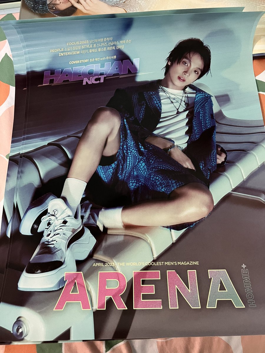 encitymoonsales's tweet photo. wts haechan arena homme magazine + folded poster ~ a version 
loc: ca, usa 

$18 per magazine + tracked shipping 

both magazines have damages to them!!! please do not buy if you’re not okay with that!!! (see below) 

pls read CARRD before dming!!! 
dm if interested -`ღ´- https://t.co/JxM9U5zozV