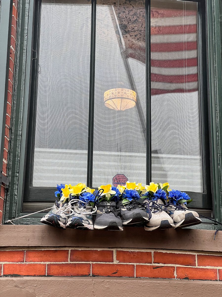 Captured this photo on a street in Boston…the big race is tomorrow.
Good luck to all the runners and a huge thank you in advance for all the volunteers and supporters along the course!🏃‍♀️ 
#bostonmarathon #bostonstrong #baa