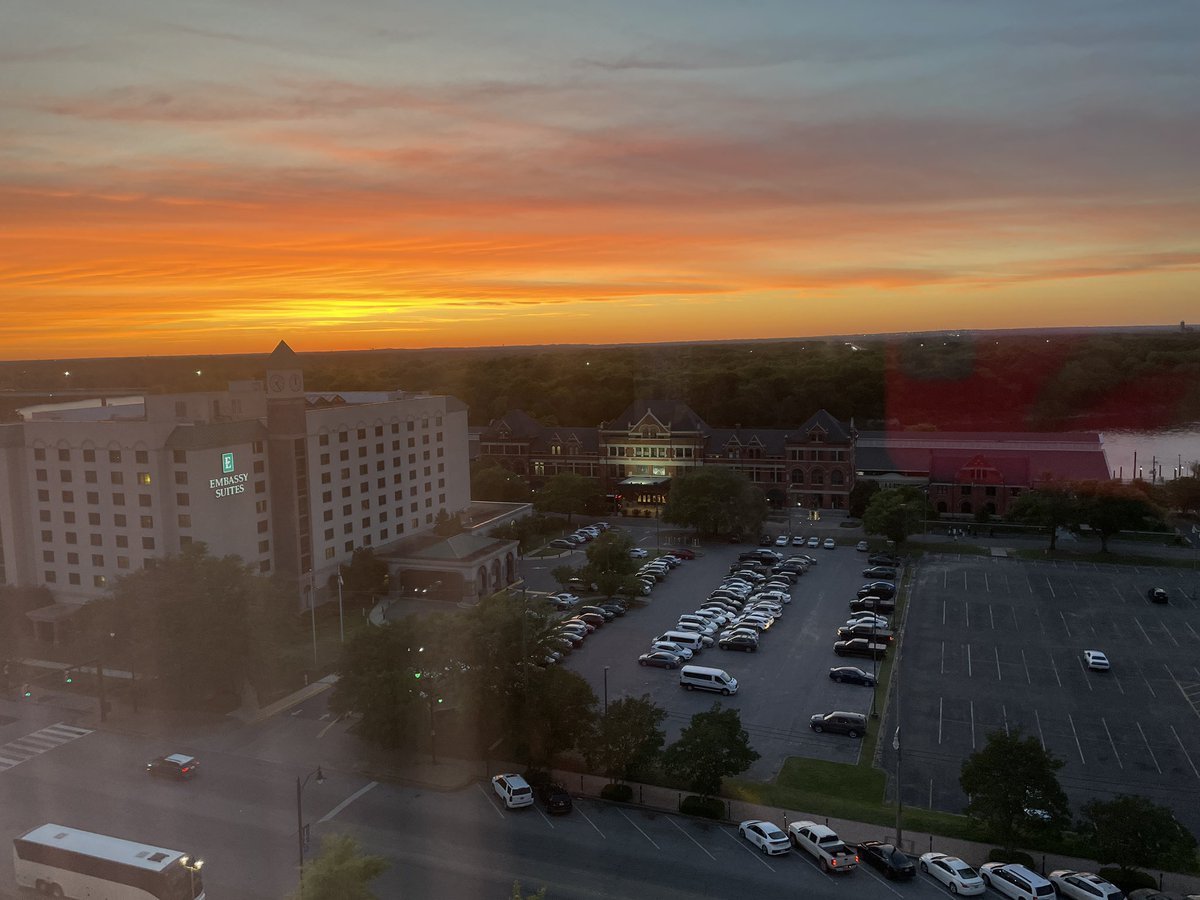 vrcurtis's tweet photo. 😍 Just in time to see a gorgeous sunset. @CS4Alabama
Fort Payne->Montgomery 🎒 💻 🤓
Ready for the Computer Science Summit! @amandacdykes #technologyinmotion https://t.co/ooUcDOvwwo