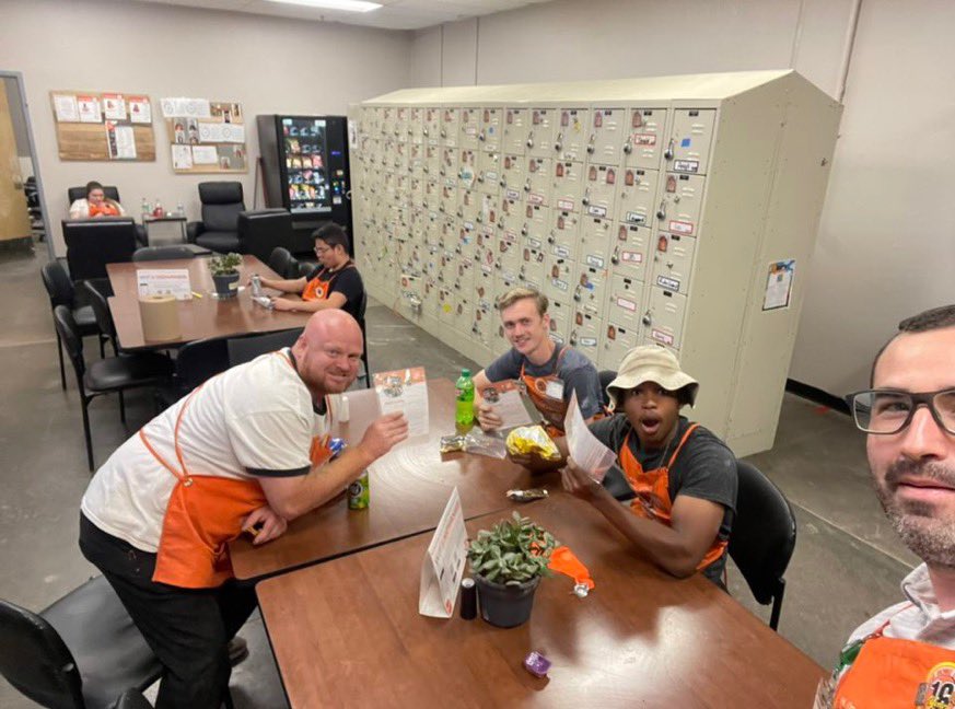 One team, one dream 🎉 way to go to our garden team and their DH getting recognized by Ops manager Jeff for their outstanding performance 😎🎉 let’s keep striving for success 💥 <a href="/IblasBlas/">Ivan Blas</a> @BrendaSarahi03 <a href="/minnews2/">Minda Newsom</a> <a href="/lauramarissa/">💙 Laura Zavala 💙</a> @h6562Jennifer
