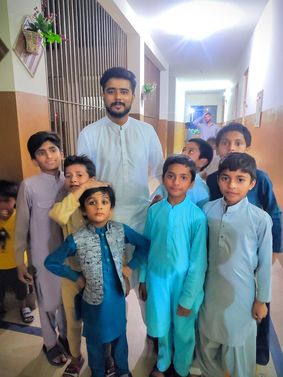 Khurramraja650's tweet photo. “eMed’s Dastarkhawan Opened for the Orphans”.
“Commendable Act of Kindness should be an Example for all the others”.
“eMed Seniors &amp; Students Arranged Aftari &amp; Eid Gifts for the Orphan Children of Model Children Home”. https://t.co/A9vBibkEiJ