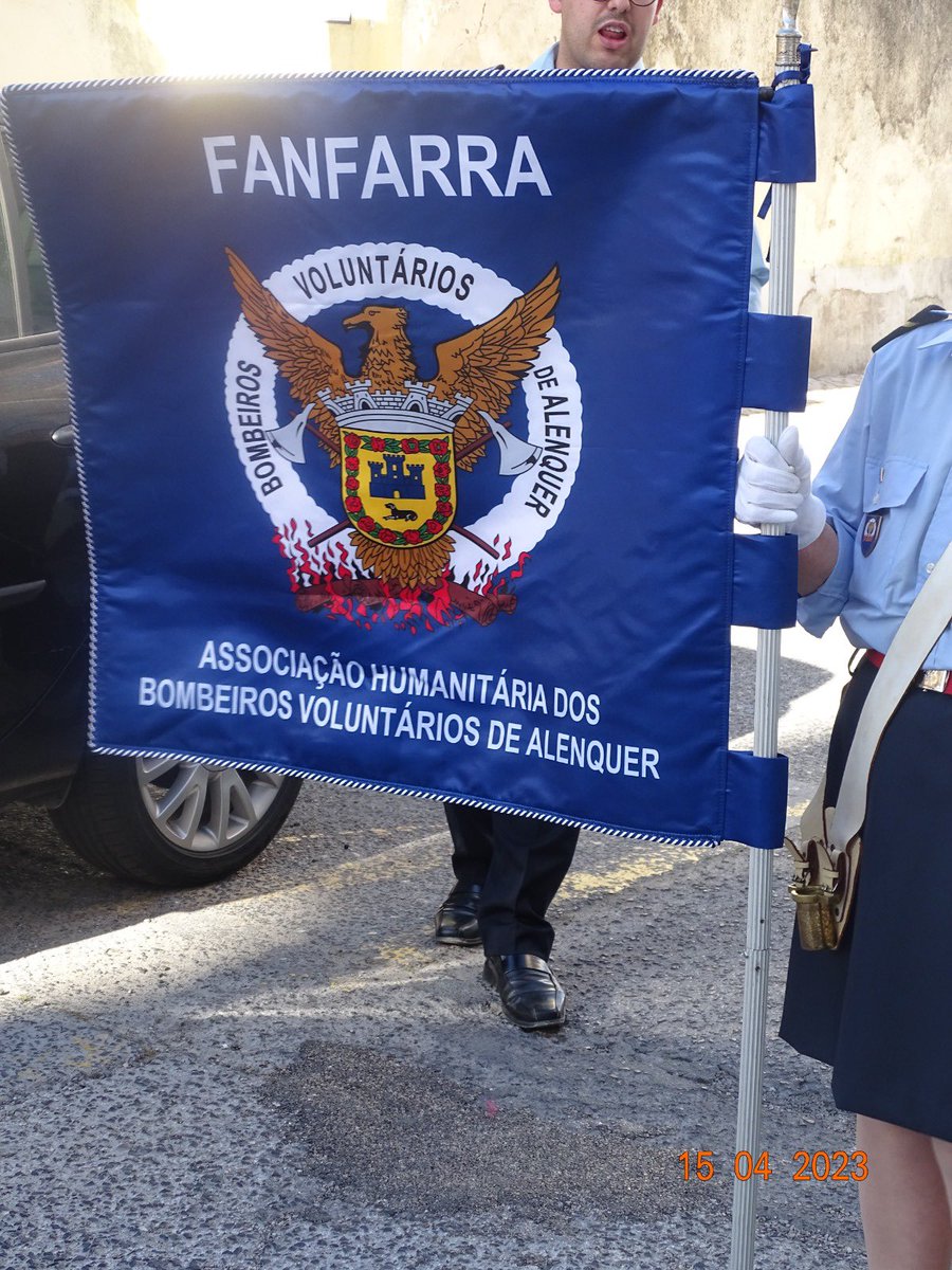 PedroElouro97's tweet photo. 1º Desfile de Fanfarras dos Bombeiros Voluntários de Alenquer. Orgulho ❤️ https://t.co/DznEjW0Zaw