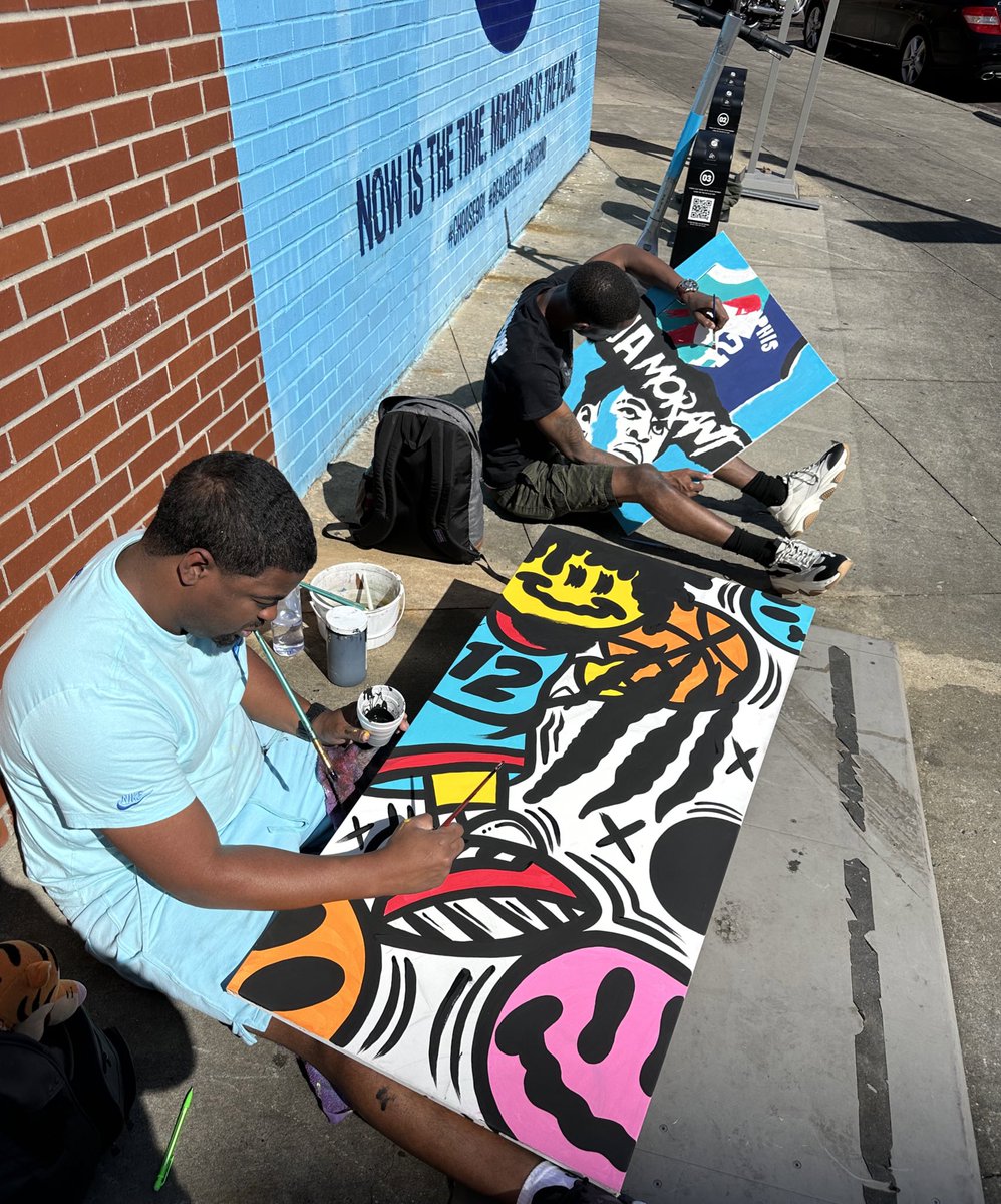 JrocJarvis's tweet photo. Just painted live downtown during Grizzlies playoffs game. F**k we paint; I Am DudeThatDrawww‼️
🐻🎨💛💙🏀🥶🔥 https://t.co/rgjVewSHxT