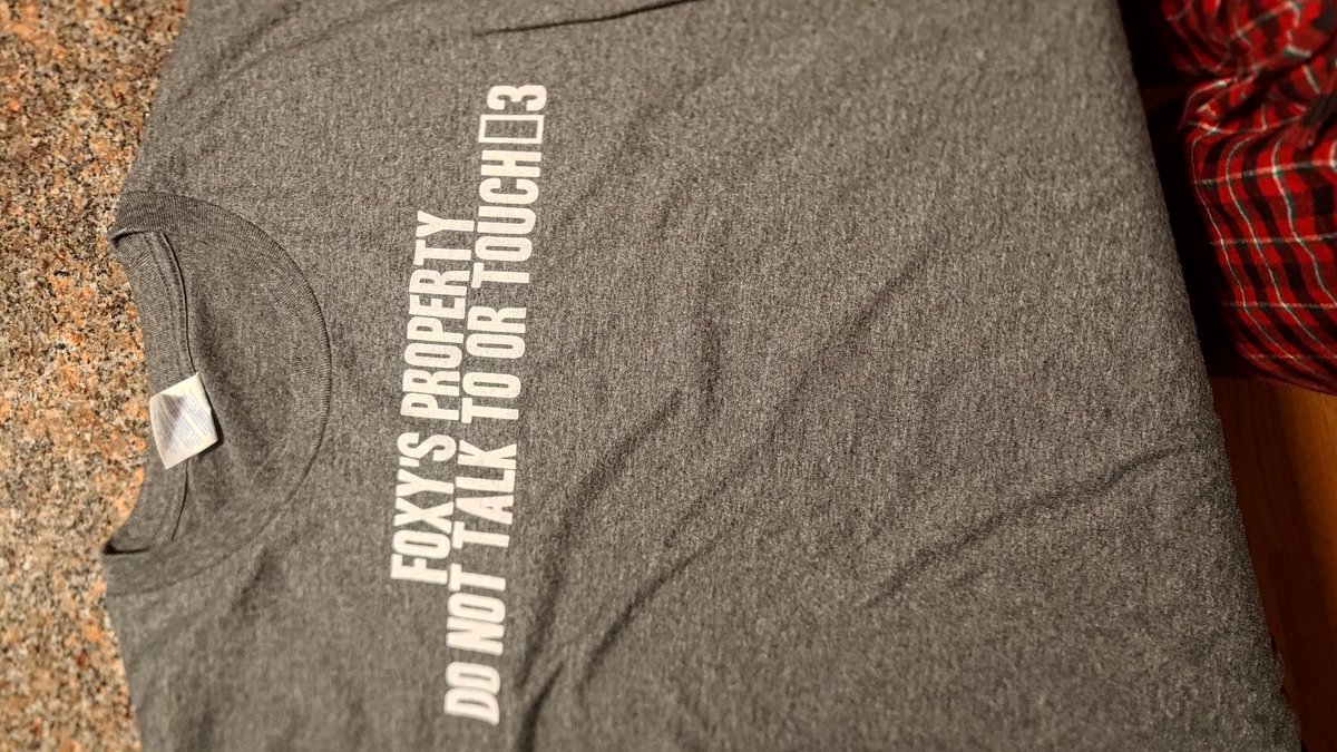 Jewel_SaphireVT's tweet image. My #foxplushy shirt came out bad :(