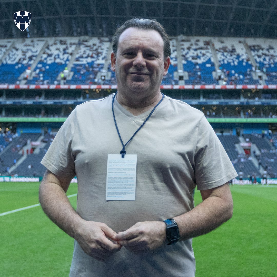 estadmonterrey's tweet photo. ¡Nuestro #InvitadoRayado para el partido de hoy es una leyenda Rayada y actual entrenador de @AniquiladoresFC! 💙🤠

¡Bienvenido a tu Casa, @VerdirameSergio! 🏟️🙌🏼 https://t.co/zv9Tj68WPA