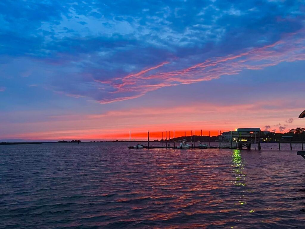 roysteinhatchee's tweet photo. Sneaky Sunset tonight  #roys #roysteinhatchee #steinhatchee #steinhatcheeflordia #royssunset #steinhatcheesunset #steinhatcheeflorida #royssteinhatchee #RoysRestaurant #florida #bestview #bestviewintown #bestsunsetsintown #onsteinhatcheetime #roysrestaurant #steinhatcheefl #… https://t.co/f7g6pdVE5l