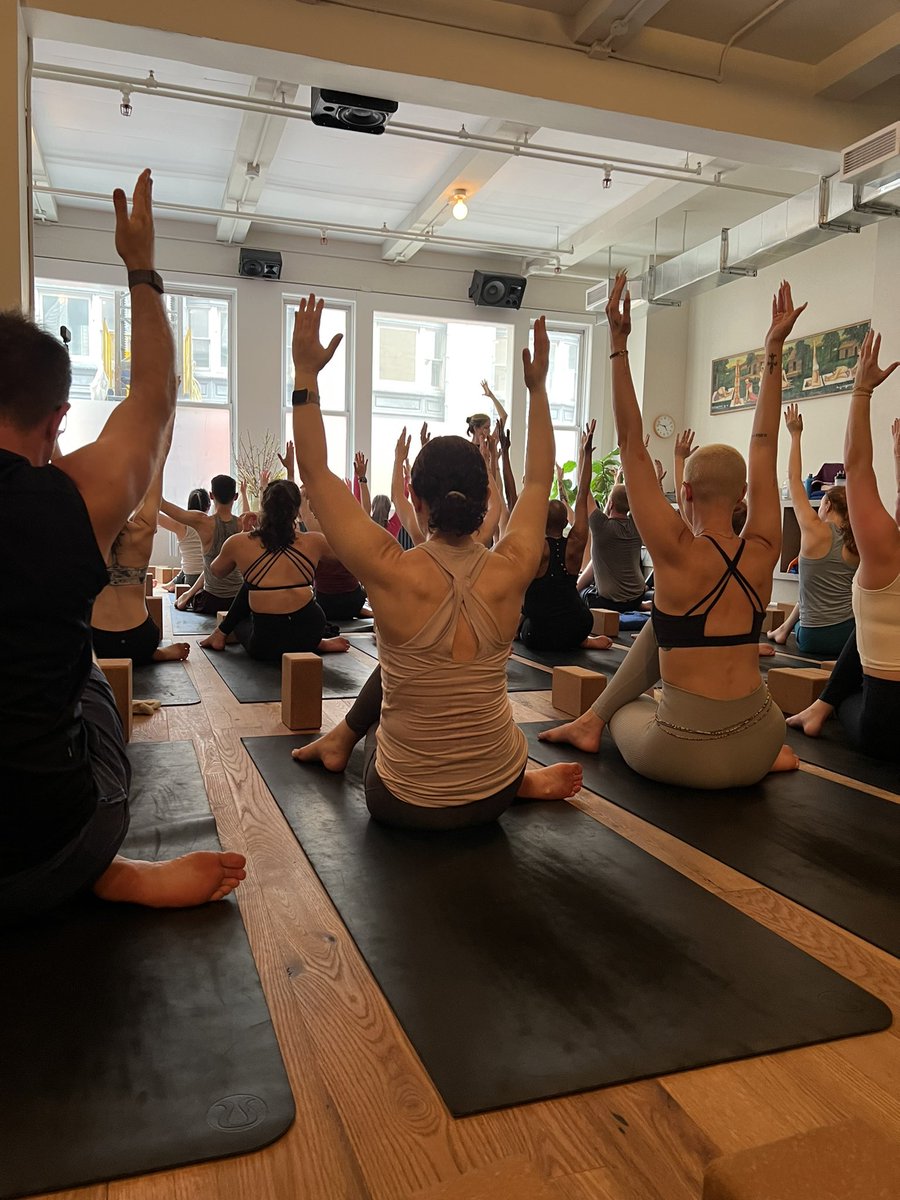 drjordanmetzl's tweet photo. Great event tonight celebrating movement and community with our IronStrength community at Souk yoga in NYC. See you at our next event! 🙏🏻 #yoga #health #movement https://t.co/Fn0oUH05MJ