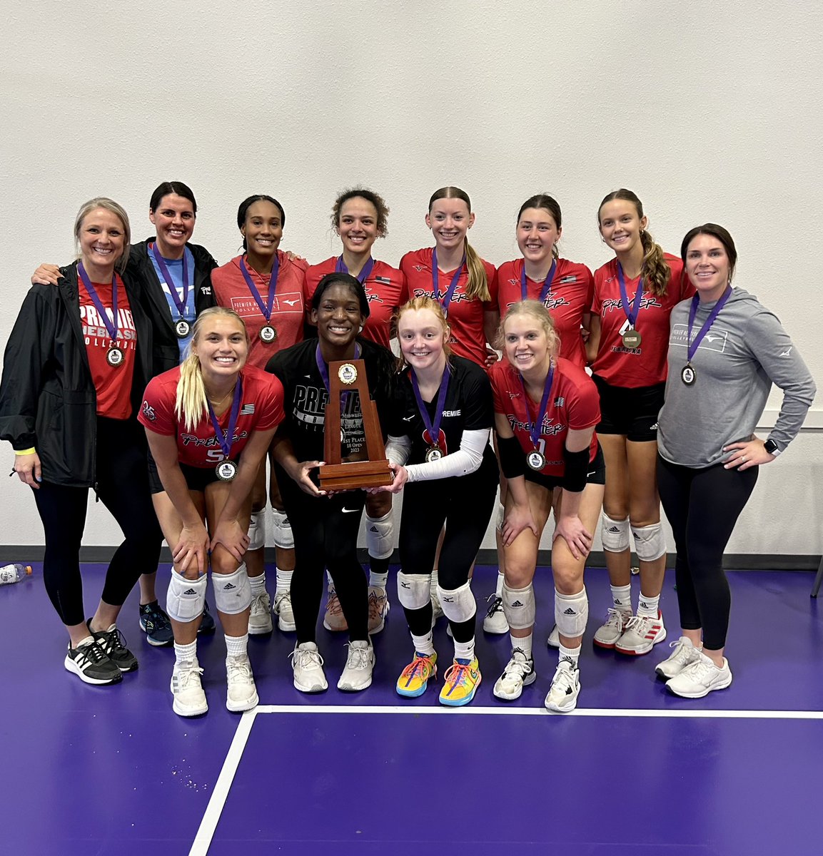 Premier_18Gold's tweet image. Sending out our seniors with some hardware! Midwest Power League 18 Open Champs🥇🏆

Next 🆙 18 Open USAV Girls Junior National Championships in Columbus, Ohio! 

#goPremierVB | #ChampionshipBehavior