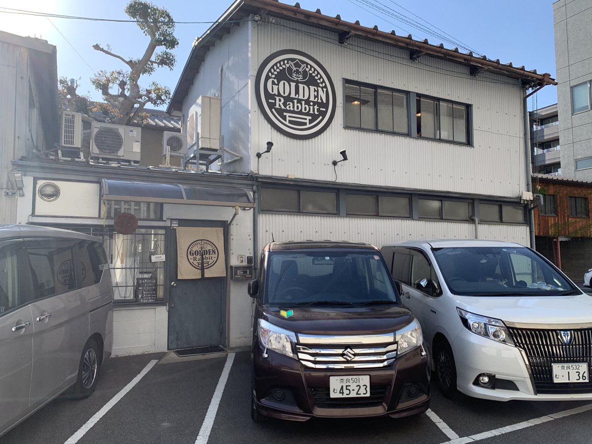 taro_monologue's tweet photo. 【ビア旅】次は奈良市内「GOLDEN Rabbit」猿沢池のそば！これで奈良市内4醸造所制覇！「ちはやふる」いただきました。ここの代表作！名前最高！ホロ苦IPA最高(^^)
#クラフトビール #ビア旅 #奈良 @GoldenRabbitBee https://t.co/FR4r8wBXgv