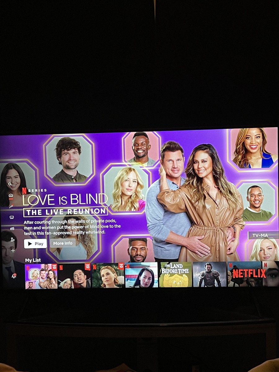 LeAnnMillward's tweet photo. Help! I don’t even have the “Live” option anymore. How are some people getting into the live?! #loveisblind https://t.co/6h39e6Yh1X