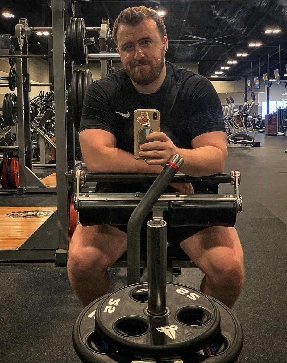 Hudson Wilde on Twitter "Why are gym mirrors always so grimy?"