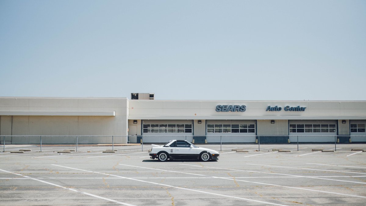 Lil car big empty lot 

#mr2 #aw11