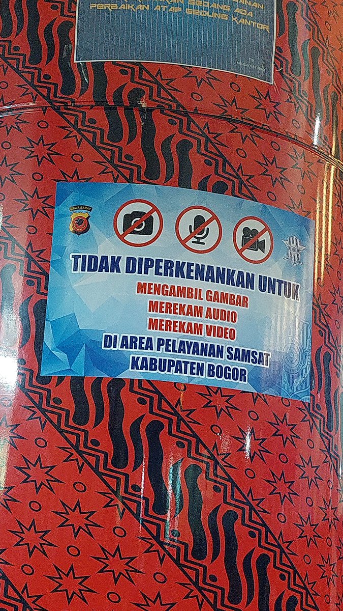 Amidasari3's tweet photo. @mohmahfudmd Tp di lingkungan smsat msh ada slogan spt ini ya pk mahfud katanya reformasi birokrasi https://t.co/BIATL2lhqN