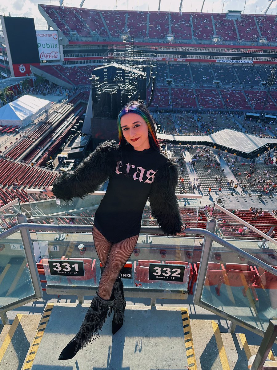 prfctaybrina's tweet photo. eras tour weekend💗 @taylornation13 @taylorswift13 #TampaTSTheErasTour https://t.co/AngJi5OeUT