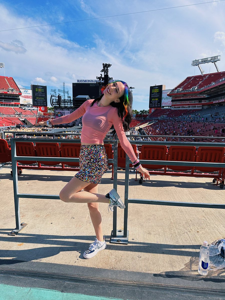 prfctaybrina's tweet photo. eras tour weekend💗 @taylornation13 @taylorswift13 #TampaTSTheErasTour https://t.co/AngJi5OeUT