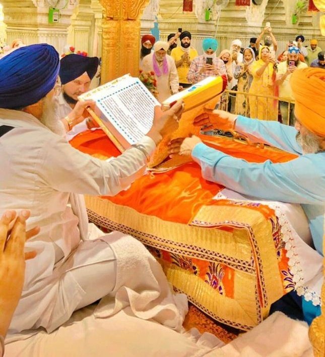 anhadpreetkaur8's tweet photo. ਸਭੁ ਕਿਛੁ ਤੇਰਾ ਤੂ ਪ੍ਰਭੁ ਮੇਰਾ
ਮੇਰੇ ਠਾਕੁਰ ਦੀਨ ਦਇਆਲਾ ।।
#ਵਾਹਿਗੁਰੂ🙏🏻🙏🏻
#ReleaseSikhPrisoners 
#Sikhism https://t.co/FPQx8nGELP