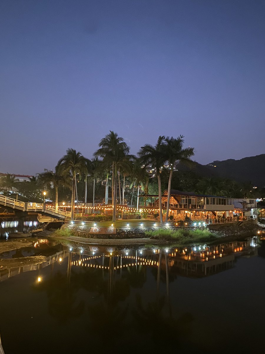 Mari_Mar20's tweet photo. Bello Puerto Vallarta https://t.co/tAk3Ov1kjX