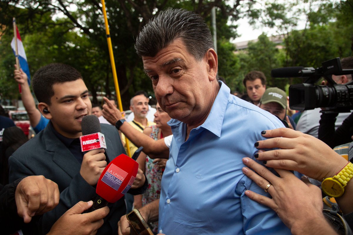 SantiCarneri's tweet photo. Van algunas fotos que hice hoy para la agencia de noticias @business durante la caravana del candidato a presidente @EfrainAlegre y la candidata a vicepresidenta @solenu, de la @concertacionpy la candidatura más fuerte de Paraguay, según las encuestas. https://t.co/I4vFybwo6S