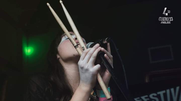 La música es nuestro radar 
instagram.com/cuatro33mx