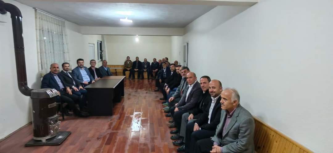 MGGulsen's tweet photo. Merkez ilçe teşkilatımızla birlikte Kuşkara köyünü ziyaret ederek, hemşehrilerimizle bir araya geldik.
İnşallah, milletimizin ferasetiyle bu zorlu süreci yeni bir seçim zaferiyle bitireceğiz.
#DoğruAdımlarlaYolaDevam 
#DogrusuAkParti https://t.co/Dtd6zdr3Xt