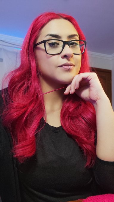 Busy?? I'm chatting right now, so... Please don't distract me https://t.co/bxhmuXJEwW https://t.co/n<a href="/tag/exhibionist"class="tags"><span>#exhibionist</span></a>