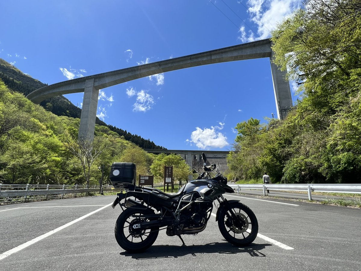 taka_crf250's tweet image. 早速取り付けてみた

F700GS用の #OUTBACKmotortek 製
パニアラック

#Bonsaimoto さんにハンガリーから
取り寄せていただきました🇭🇺

これに　#giantloop の
ソフトパニアを組み回せます

楽しみ！

※月曜なのでちょっとだけ夢を
見させてください😅

#f700gs
#キャンプツーリング