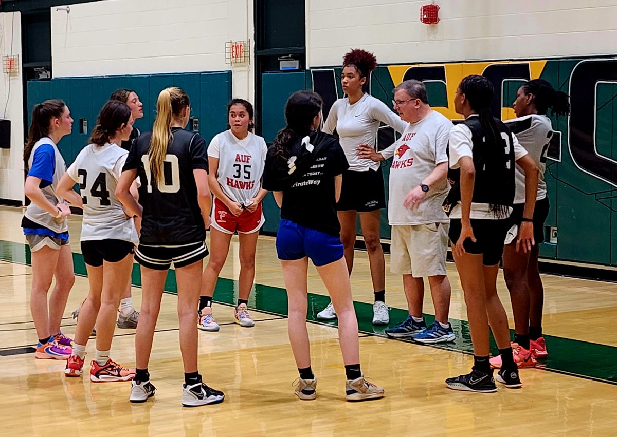 NJLadiesHoops's tweet photo. NJ Ladies Hoops "AAU COACH OF THE DAY" 

Founder/CEO/HC - MIKE NAROZIAK

Total Teacher of the game w/excellent AC support. Hi player/coach ratio. Stellar College player placement &amp; Playing minutes success

@JordReynolds24 @emmapfeiffer34
@Char_taylor25 @FrankieCal
@c_anderson2024 https://t.co/htBNiaIoCq
