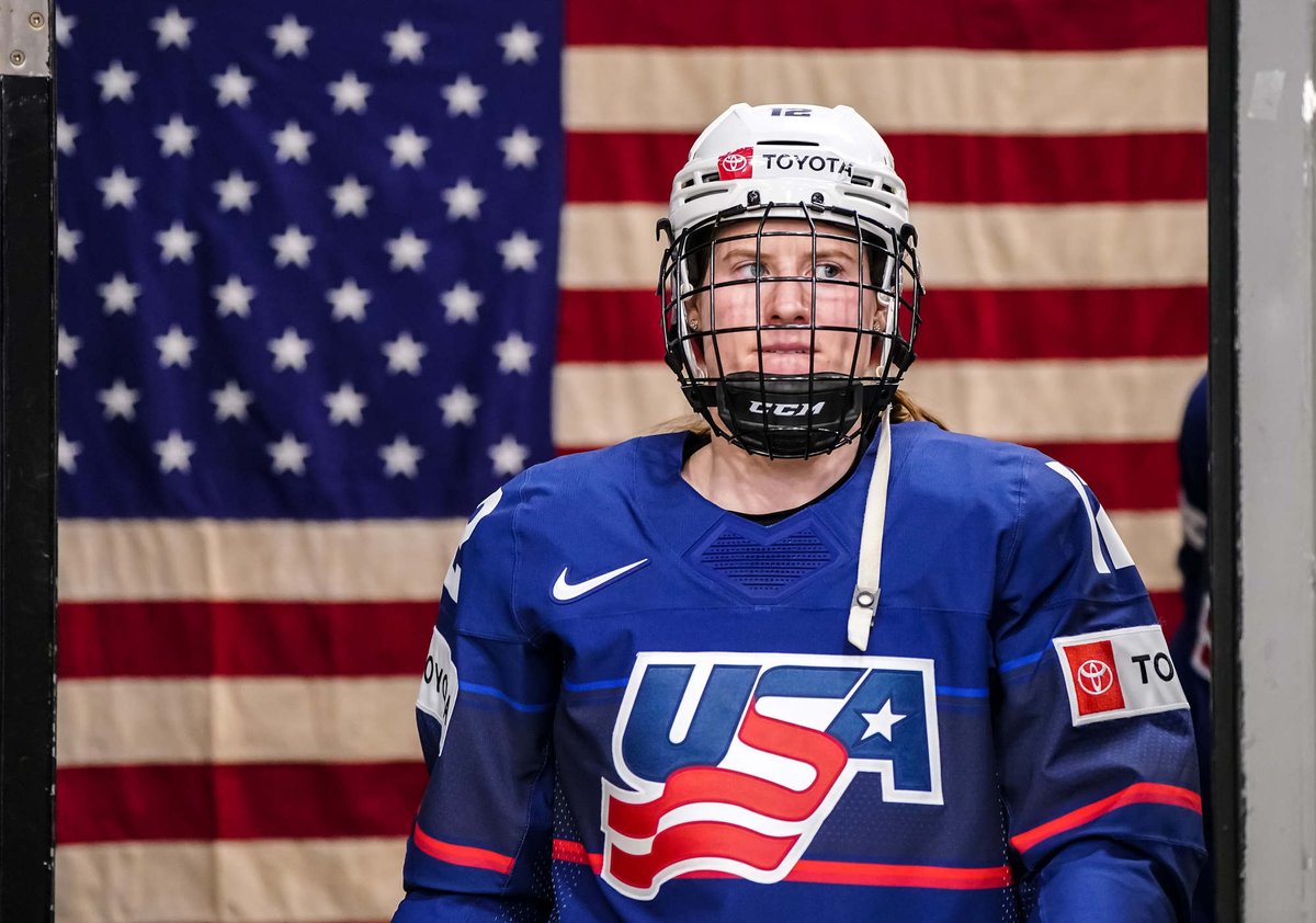 𝗢𝗡 🔝 𝗔𝗚𝗔𝗜𝗡 5⃣ #Gophers win GOLD at the 2023 #WomensWorlds in Brampton! 🥇 @taylorheise9 🥇 @Abbey18Murphy 🥇 @AmandaKessel28 🥇 @KPan19 🥇 @LeeSteck2 📸: IIHF