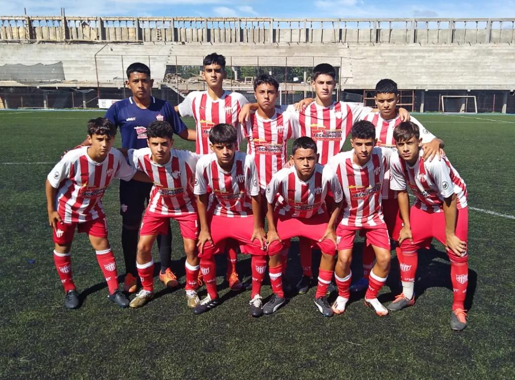 JuvenilTalleres's tweet image. #Juveniles1raN

Talleres enfrentó a Ferro por la Fecha 5.

En condición de local:

👤 #7ma: Ganó 3-2 ✅ (Thiago Ortega, Leonardo Heredia, Tobías Ferreyra)
👤 #8va: Empató 1-1 🤝 (Lautaro Virgilio)
👤 #9na: Ganó 4-3 ✅ (Bruno Belizán x2, Alex Anastasi, Francis Castelluci)