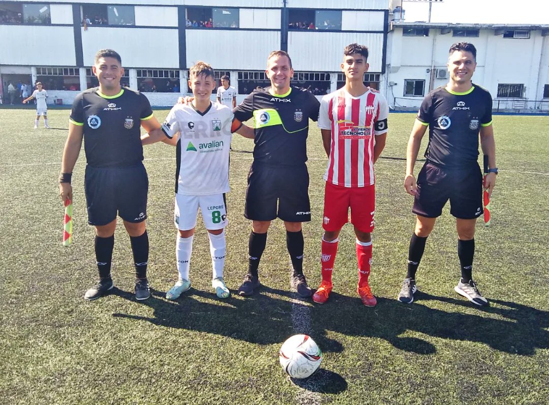 JuvenilTalleres's tweet image. #Juveniles1raN

Talleres enfrentó a Ferro por la Fecha 5.

En condición de local:

👤 #7ma: Ganó 3-2 ✅ (Thiago Ortega, Leonardo Heredia, Tobías Ferreyra)
👤 #8va: Empató 1-1 🤝 (Lautaro Virgilio)
👤 #9na: Ganó 4-3 ✅ (Bruno Belizán x2, Alex Anastasi, Francis Castelluci)