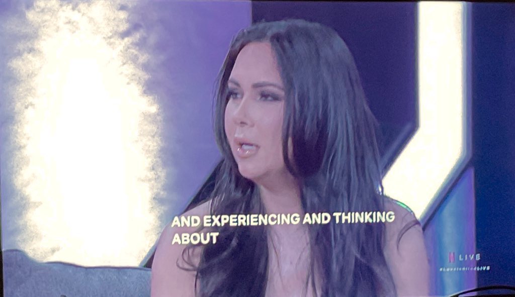 WarmindDelta's tweet photo. I loved hearing the giggles and *clear* laughter from the studio audience when Irina started up with the crocodile tears

#LoveIsBlindLIVE #NotNetflix #MyNetflix #Netflix #LoveIsBlind #LoveisBlindS4 #LoveIsBlindReunion https://t.co/04oB1UHba6