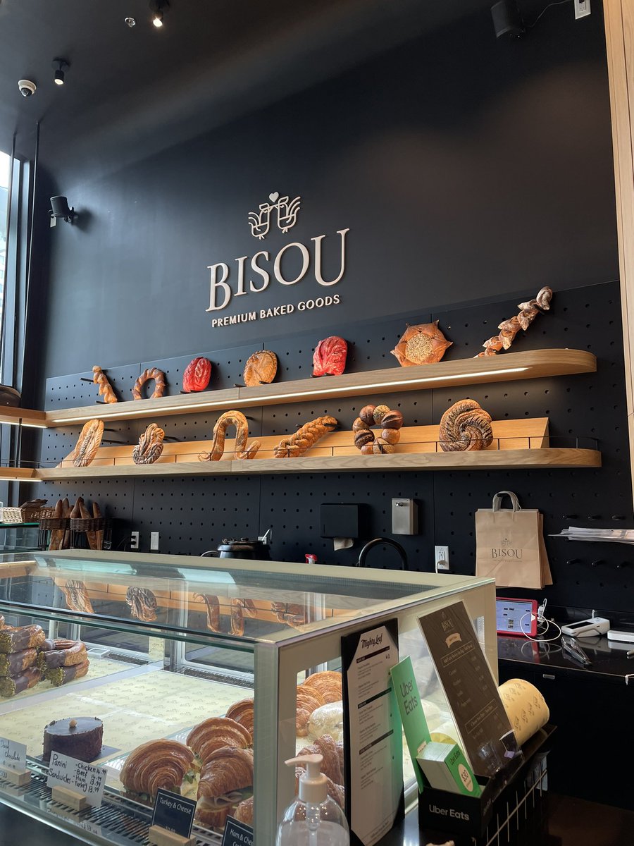 suutoooreda's tweet photo. English bay の近くにあるカフェです！
店員さんが優しくて🥐も美味しかった🙌
📍BISOU https://t.co/dfFxPKtzpZ