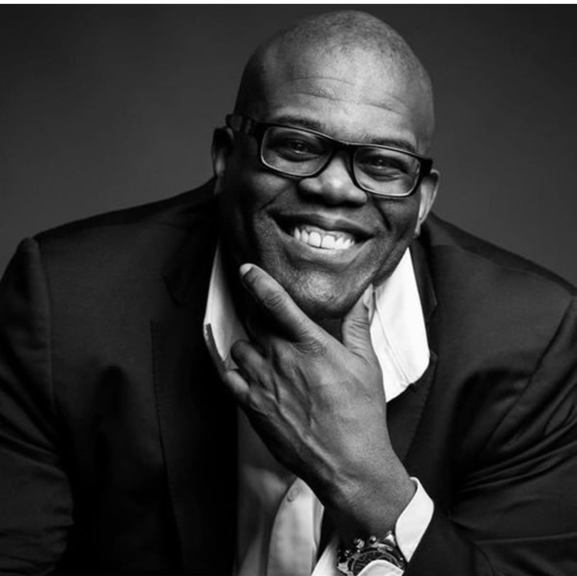 unfamous's tweet photo. Darryl Lenox has died. There’s little that I can say to praise him that hasn’t been said and won’t be said again and again, as it should be.
Saying someone is a good comic is one thing. Saying someone is a great comic is quite another. Darryl was exceptional. Great set man. https://t.co/XMOXk7PKWt