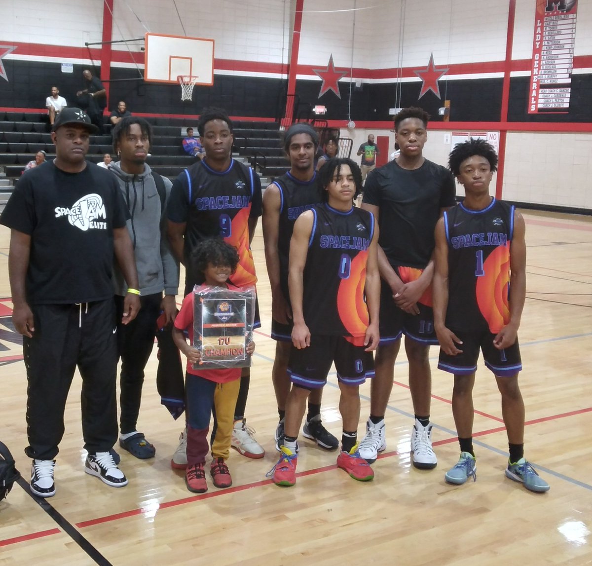 DGodWithN74's tweet image. SPACEJAMELITE 17-18U CHAMPS... @SeanID14 #Versatile #WorkEthics #94FtOfPressure #CollegeDreamHoops #YouthOfANation✊🏿