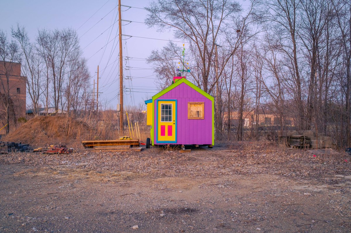 MovingStillPix's tweet photo. Our house. https://t.co/0e8baEURhp https://t.co/8CYjMgLQio