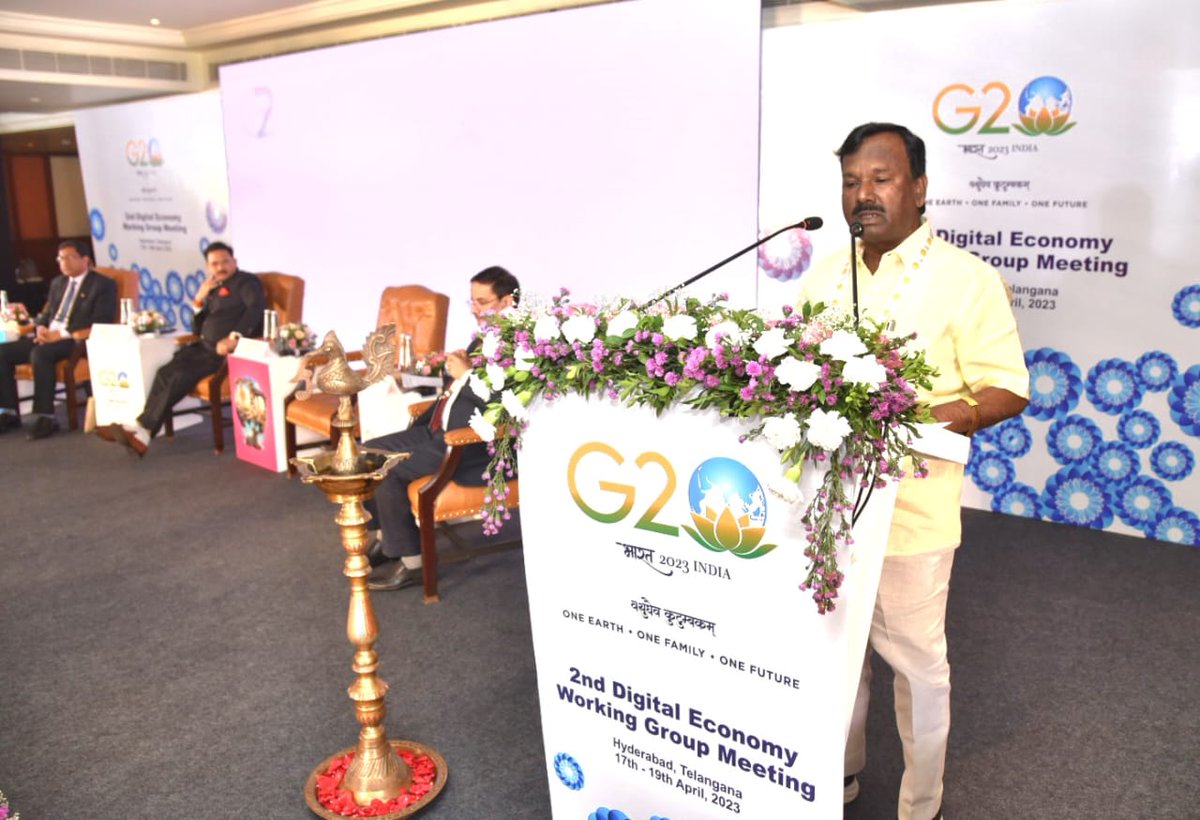 Union MoS of Social Justice & Empowerment, Shri @ANarayana_swamy addressing at the Day 1 of the 2nd Meeting of #G20DEWG. Watch Live here: youtube.com/live/Dy7UCdf8I… #G20India @g20org @GoI_MeitY @DoT_India