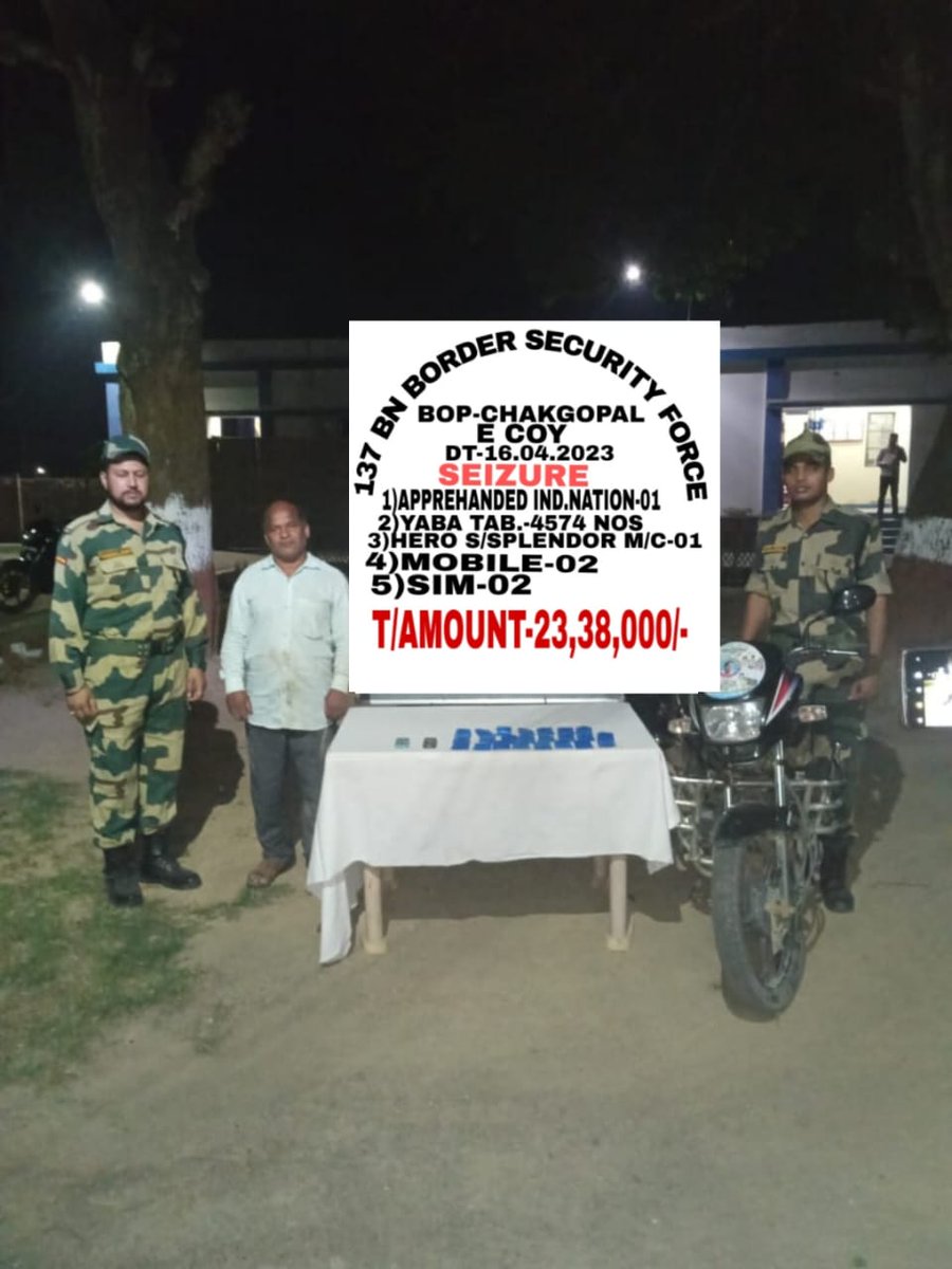 BSFNBFTR's tweet photo. Vigilant 137 BN troops @BSFNBFTR apprehended an Indian smuggler with 4574 Yaba tablets along Indo-Bangladesh border.
#BorderSecurity
#DriveAgainstNarcotics https://t.co/LXIHWn5Yww