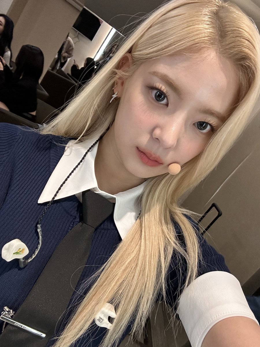 lia pics tweet media
