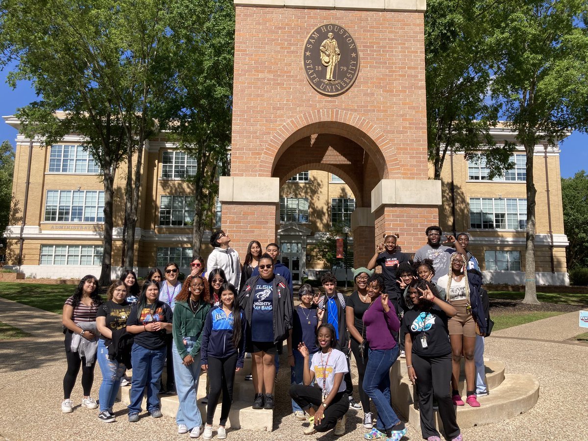 AliefCCC's tweet photo. Elsik Senior and Junior field trip to Sam Houston State University. #collegeaccess https://t.co/tkKTBviY55