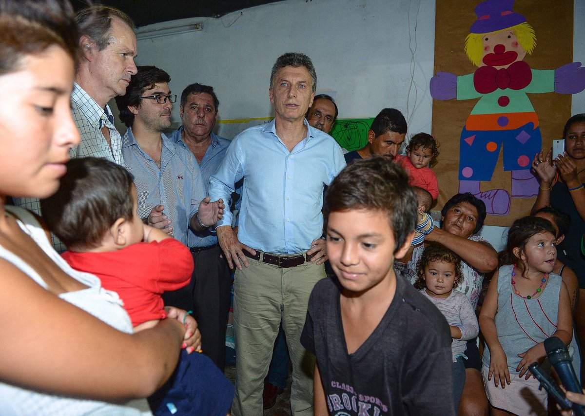 Un día como hoy pero de 2016... <a href="/mauriciomacri/">Mauricio Macri</a> viajó a Entre Ríos y Santa Fe para interiorizarse sobre la situación de los afectados por las inundaciones y ratificarles el apoyo del Gobierno
#BuenDomingo 

Nota: mm2023.com.ar/2016/04/16/vam…