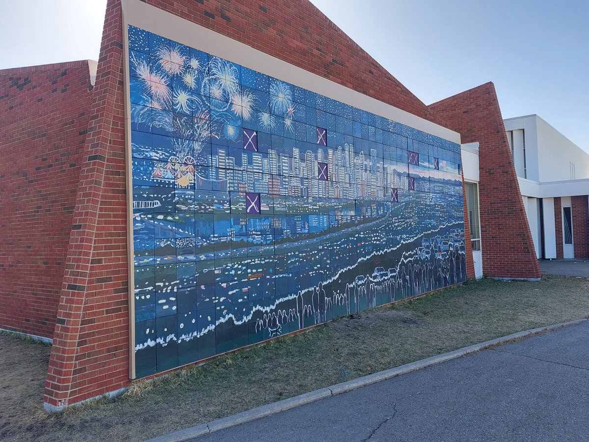 WalkingCalgary's tweet photo. Yesterday I mistakenly misidentified Mayland Heights school as being Sir John Franklin school when I posted photos of the mural that is on Mayland Heights school.
Here is the actual mural that is on Sir John Franklin school.
#MaylandHeights #Calary #yyc https://t.co/eMju0g6GjG